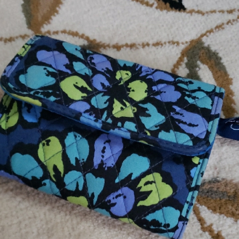 Vera Bradley Trifold Wallet in Indigo Pop Blue Floral Quilted - Picture 2 of 8